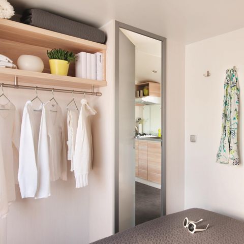 Mobilheim 4 Personen - Standard 27 m² 2 Zimmer, davon halboffene Terrasse 7 m² + TV