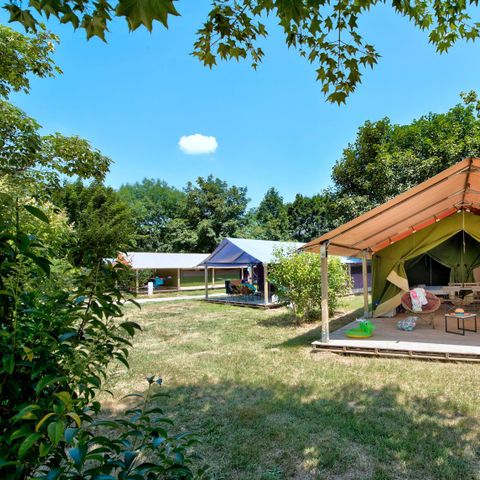 Glamping tent 5 persons - Freeflower Standard 37m² 2 bedrooms including covered terrace 13m² - without sanitary facilities