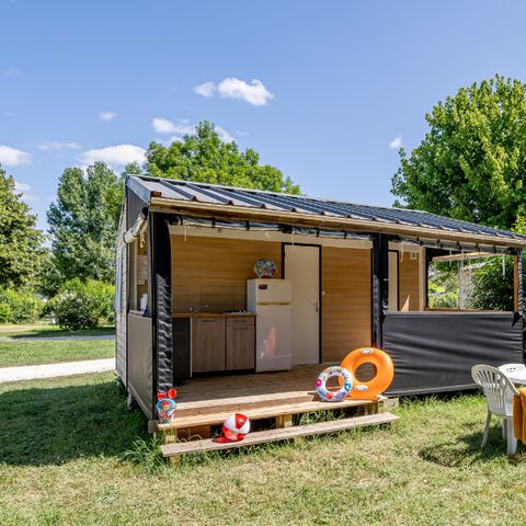Glamping tent 5 persons - Standard 27m² 2 bedrooms with WC - no bathroom + covered terrace