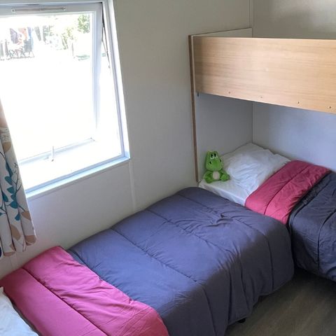 Glamping tent 5 persons - Standard 27m² 2 bedrooms with WC - no bathroom + covered terrace
