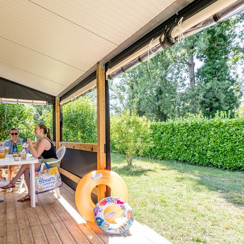 Glamping tent 5 persons - Standard 27m² 2 bedrooms with WC - no bathroom + covered terrace