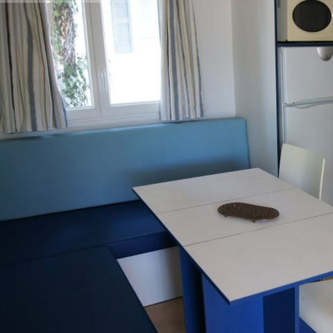 Mobilheim 6 personen - Agaric „Baby-Special“ – 6 Personen – 2 Schlafzimmer – „Babybett, Buggy und Sitzerhöhung“