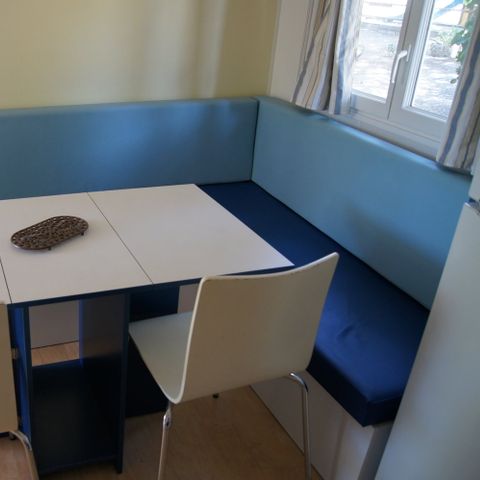 Mobilheim 6 personen - Agaric „Baby-Special“ – 6 Personen – 2 Schlafzimmer – „Babybett, Buggy und Sitzerhöhung“