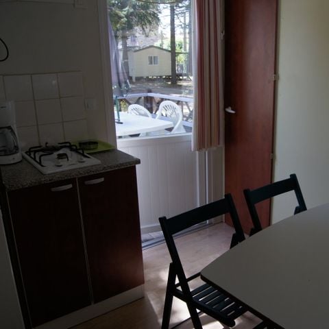 MOBILE HOME 4 people - Cabins (no running water, no bathroom facilities) – sleeps 4 – 2 bedrooms