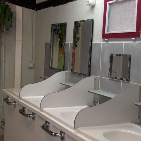 Pitch - Comfort package with tent / caravan + 1 car + electricity