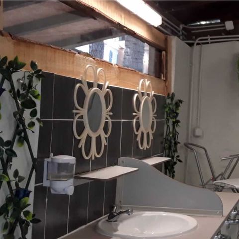 PARCELA - Paquete confort con tienda / caravana + 1 coche + electricidad