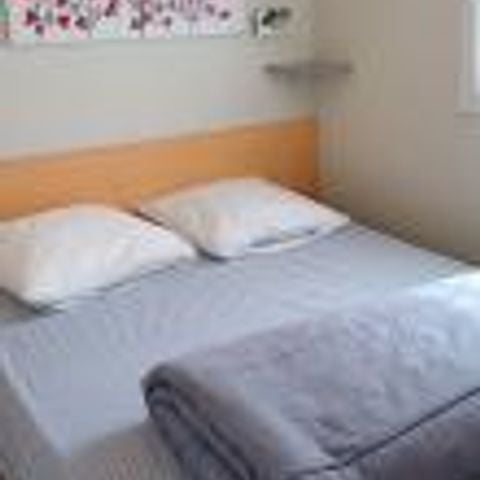 Mobile home 5 persons - IRIS mobile home – sleeps 5 (4 adults + 1 child under 9 years old, with a loft bed) – 2 bedrooms