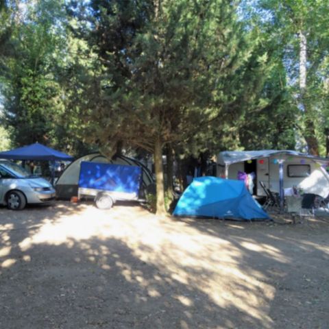EMPLACEMENT - pour tente, caravane et camping-car