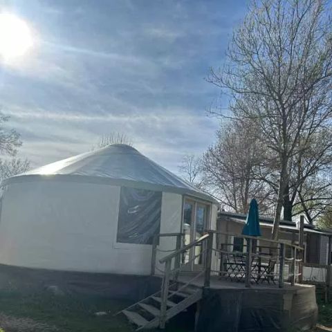 UNUSUAL ACCOMMODATION 8 people - AIR CONDITIONED YARD 6/8 Pers