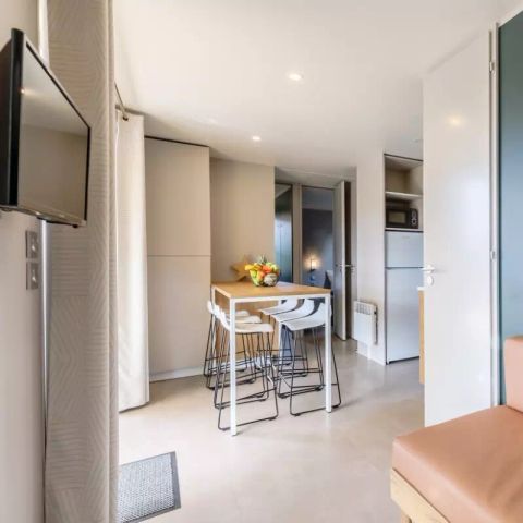 MOBILHOME 6 personas - Premium 4 Habitaciones 6 Personas Aire Acondicionado + TV + Jacuzzi