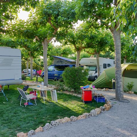 Stellplatz - Parcela + Caravana 70m²