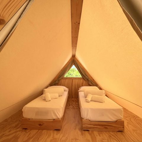 Canvas and wooden tent 4 persons - Glamping Kentia