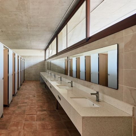 STAANPLAATS - Locatie Medium premium zone met elektriciteit