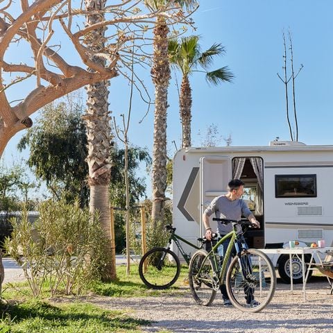 PIAZZOLA - Ampia piazzola con elettricità e acqua