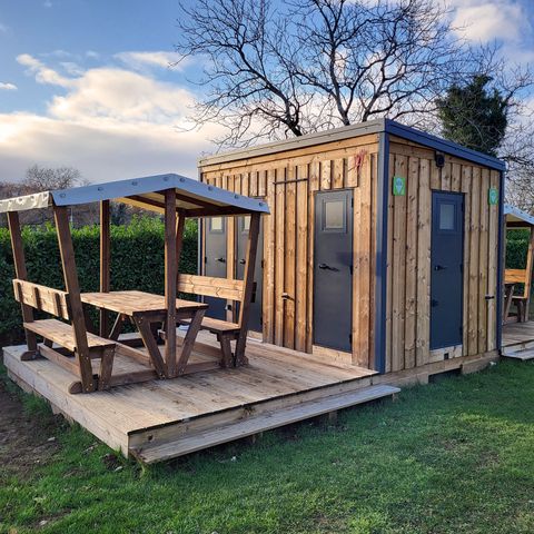 Stellplatz - PREMIUM 140 m² mit eigenem Sanitärbereich - Anreise Sonntag - 2/6 pers.