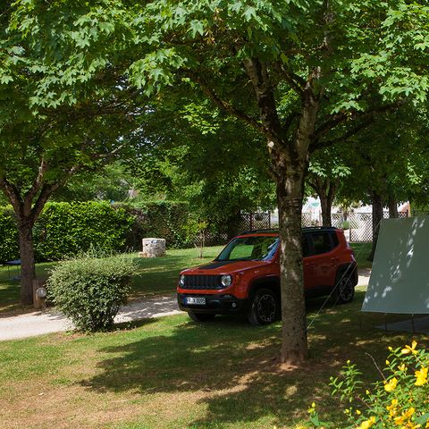 Stellplatz - CONFORT 100 m² + Strom 10 A 2 Pers.