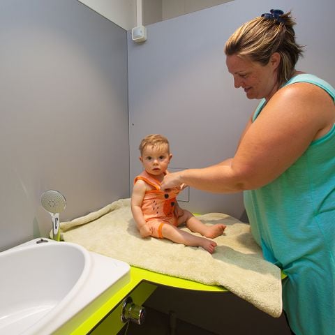 STAANPLAATS - CONFORT 100 m² + elektriciteit 10 A 2 pers