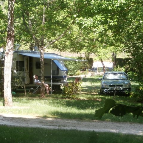 Stellplatz - Standard Stellplatz (mit Strom) - -