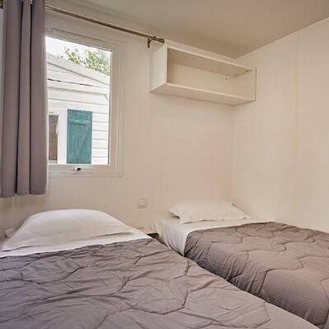 Stacaravan 6 personen - Klassiek | 3 slaapkamers | 6 pers | Verhoogd terras | 1 badkamer | Airconditioning