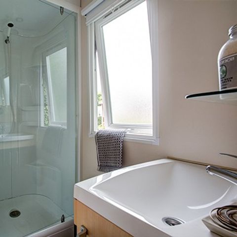 BUNGALOW 4 personnes - Mobil-home | Classic | 2 Ch. | 4 Pers. | Terrasse surélevée | TV