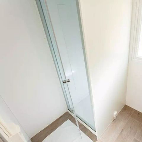 Stacaravan 6 personen - Klassiek | 2 Slaapkamers | 4/6 Pers | Verhoogd terras | Airconditioning