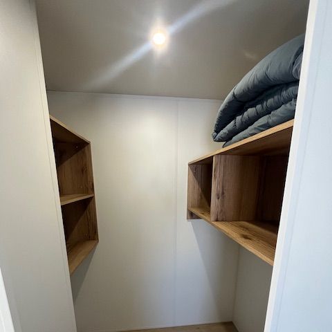 Mobilheim 4 personen - Lodge 872 – E02 – Baujahr 2026, halbüberdacht, für 1/4 Personen