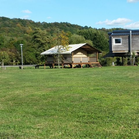 Safaritent 5 personen - Ecolodge 35 m² - 2 kamers - zonder badkamer - overdekt terras aan de vijvers