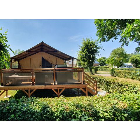 Canvas and wooden tent 5 persons - Comfortable furnished lodge 32m² - sanitary - large covered terrace facing the ponds and BBQ - 2 bedrooms