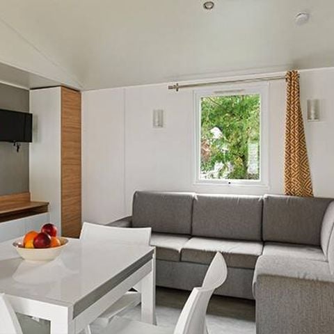 Bungalow 4 Personen - Mobilheim | Premium | 2 Zi. | 4 Pers. | Einfache Terrasse | TV