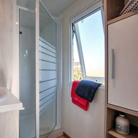 BUNGALOW 4 persone - Casa mobile | Comfort | 2 camere da letto | 4 persone | Terrazza rialzata non coperta | 1 bagno | TV