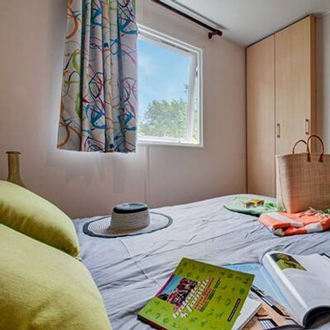 Bungalow 4 Personen - Mobilheim | Comfort | 2 Zi. | 4 Pers. | Erhöhte Terrasse | TV