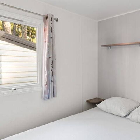 BUNGALOW 6 people - Mobile-home | Comfort | 3 Bedrooms | 6 Pers. | Uncovered raised terrace | 1 Bathroom | TV