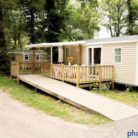 Stacaravan 4 personen - Comfort stacaravan 29m² (2 kamers) + aangepast voor personen met beperkte mobiliteit + TV + terras