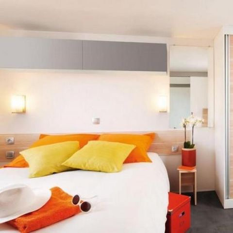 Stacaravan 4 personen - Comfort stacaravan 29m² (2 kamers) + aangepast voor personen met beperkte mobiliteit + TV + terras