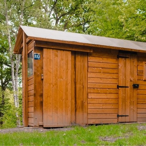 Pitch - Premium package: 10A pitch equipped with a Freecamp (hut with sanitary facilities)