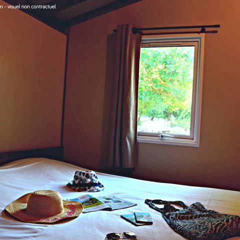 CHALET 5 persone - VIP Premium Lodge 34m² - vista lago (2 camere da letto) + TV + lenzuola + asciugamani + terrazza coperta 11m² 4/5 pers.