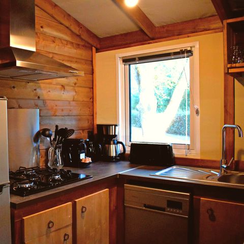 CHALET 5 personnes - Lodge VIP Premium 34m² - vue sur lac (2 chambres) + TV + draps + serviettes + terrasse couverte 11m² 4/5 pers.