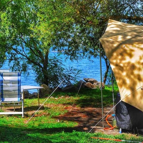 Kampeerplaats - Standplaats Uitzicht op het Blauwe Meer - CARAVAN