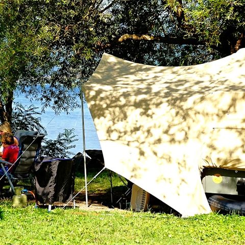 Kampeerplaats - Standplaats Uitzicht op het Blauwe Meer - CARAVAN