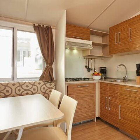 Stacaravan 4 personen - Mobile-home | Klassiek | 2 slaapkamers | 4 pers | Verhoogd terras | 2 badkamers | Airconditioning | TV