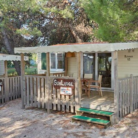 Bungalow 4 personen - Mobile-home | Klassiek | 2 slaapkamers | 4 pers | Verhoogd terras | 2 badkamers | Airconditioning | TV