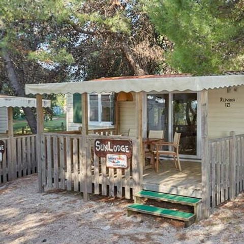 MOBILHOME 4 personnes - Mobil-home | Classic | 2 Ch. | 4 Pers. | Terrasse surélevée | 2 SDB | Clim. | TV