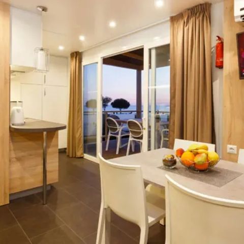 MOBILHOME 5 personas - Premium 2 dormitorios 2baños Salón