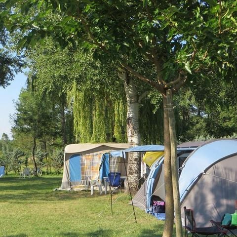 STAANPLAATS - Pakket : Standplaats + 1 auto + Warm water