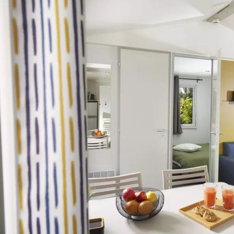 Mobilhome 6 personnes - Mobil-home | Premium | 3 Ch. | 6 Pers. | Terrasse surélevée | 2 SDB | Clim. | TV