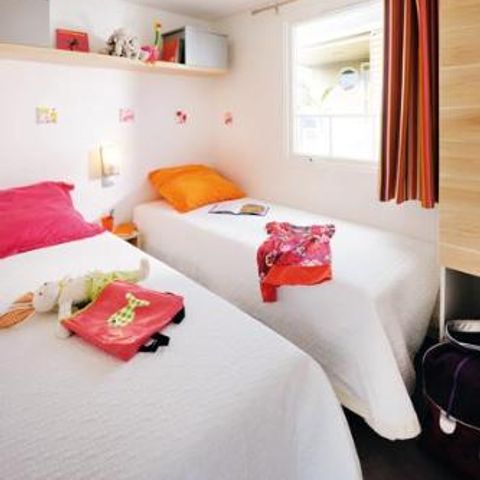 Stacaravan 4 personen - STANDAARD 29m² - 2 kamers - 18m² halfoverdekt terras