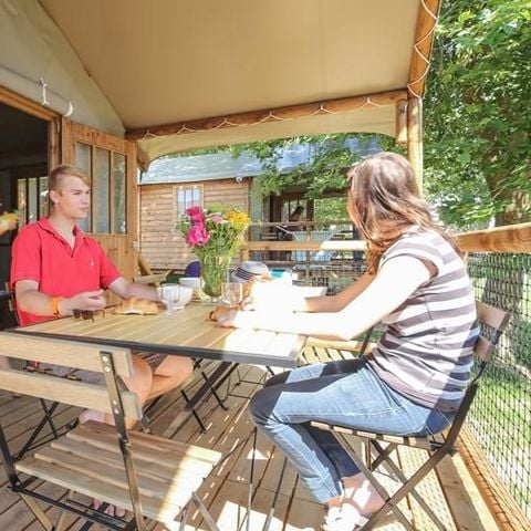 TENTE TOILE ET BOIS 4 personnes - Cabane Lodge Bois sur pilotis STANDARD 38m² (2 chambres) dont terrasse couverte de 8m²