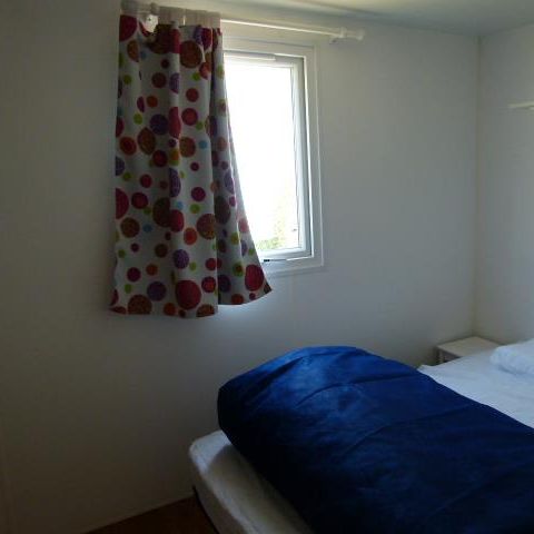 Stacaravan 5 personen - Comfortabele stacaravan 27m² - 2 kamers + halfoverdekt terras + TV 2/5 pers