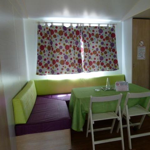 Stacaravan 5 personen - Comfortabele stacaravan 27m² - 2 kamers + halfoverdekt terras + TV 2/5 pers