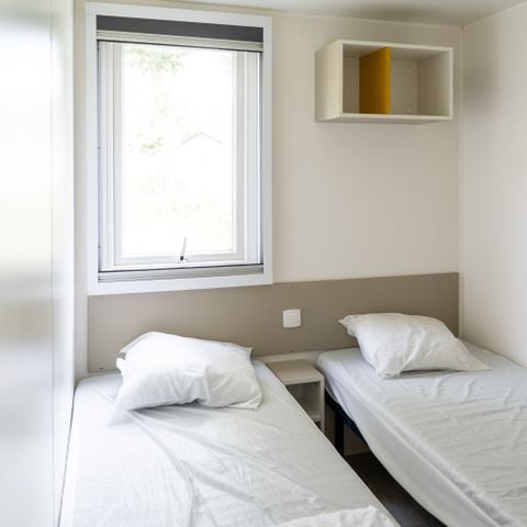 Mobilhome 6 personnes - Homeflower Premium 31m² - 3 chambres + terrasse semi-couverte + lave-vaisselle + TV 6 pers